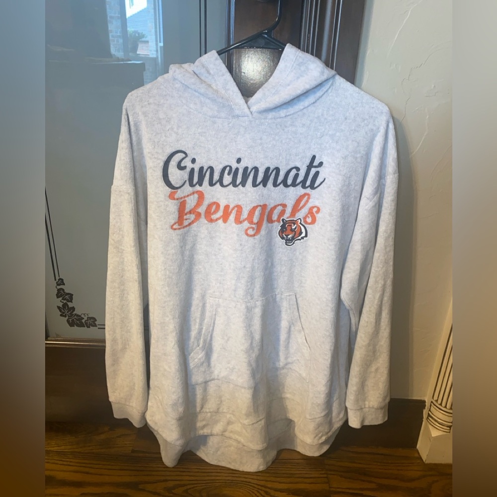 NFL team apparel Cincinnati bengals terry hoodie in size L